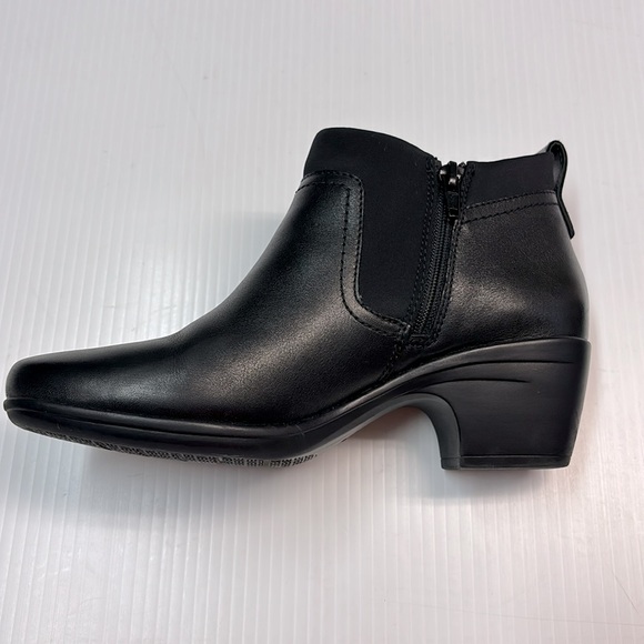 Clarks Of England Womens Shoes Emily Leather Chelsea Ankle Boots - Sz 7 1/2 - Picture 7 of 12